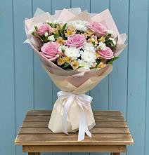 Букет цветов из:  Гвоздики, Орхидеи и Розы в Душоново