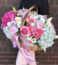 Композиция солнечный день в Душоново Цветочная композиция из Розы, Хризантемы, Пионы и Лизиантусы в корзине в Душоново