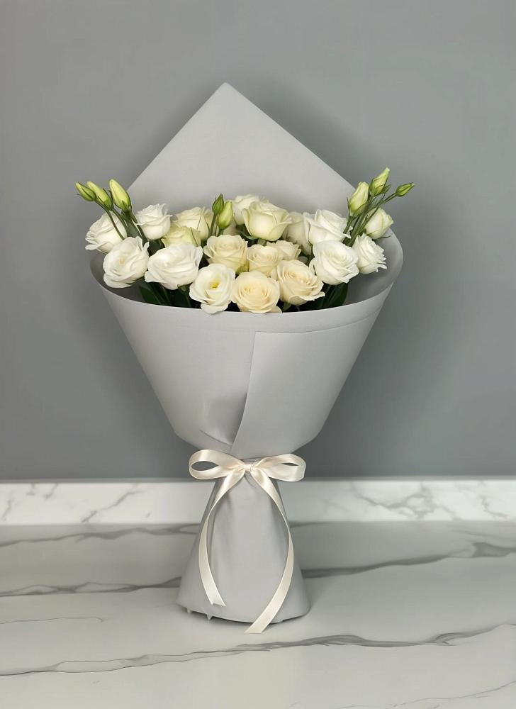 Букет цветов из: Розы и Лизиантусы в Душоново