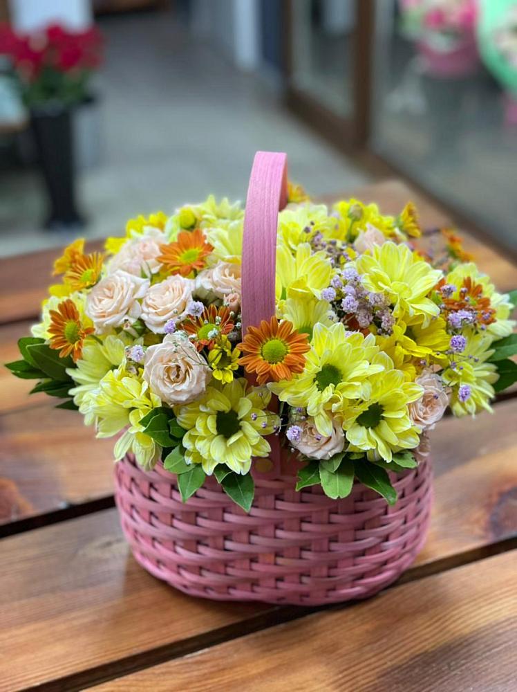 Цветочная композиция из Хризантемы и Розы в корзине в Душоново