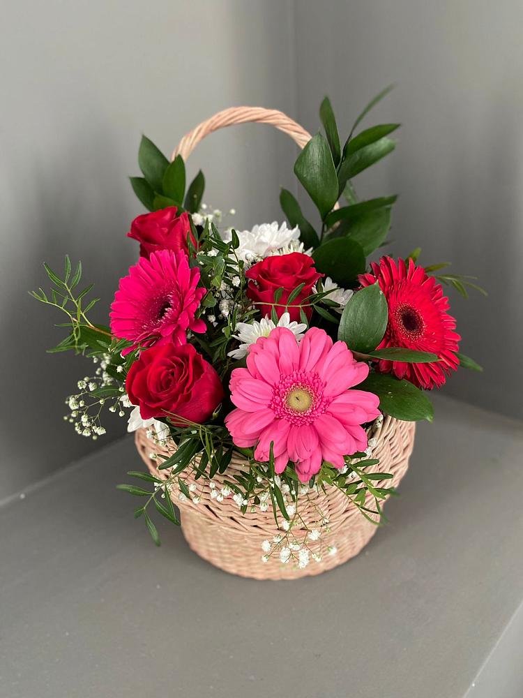 Цветочная композиция из Розы, Хризантемы и Герберы в корзине в Душоново