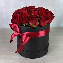 Цветочная композиция из Розы в шляпной коробке в Душоново